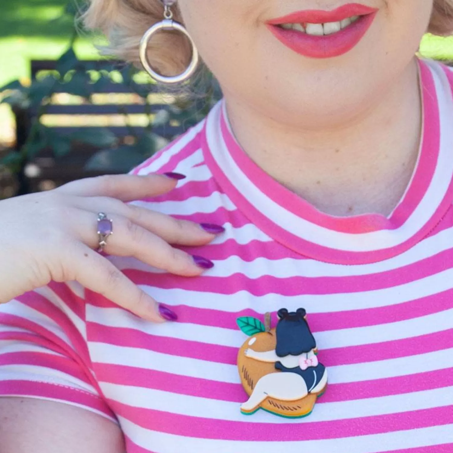 mango_hug_brooch_2.webp Mango Hug Brooch*Erstwilder Outlet